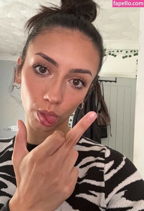 Elisha Walbyoff model free photos