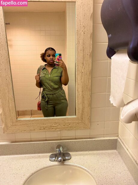 PeachSlurpee erotic model archive