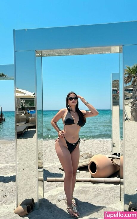 sseliingn nude pornstar pic