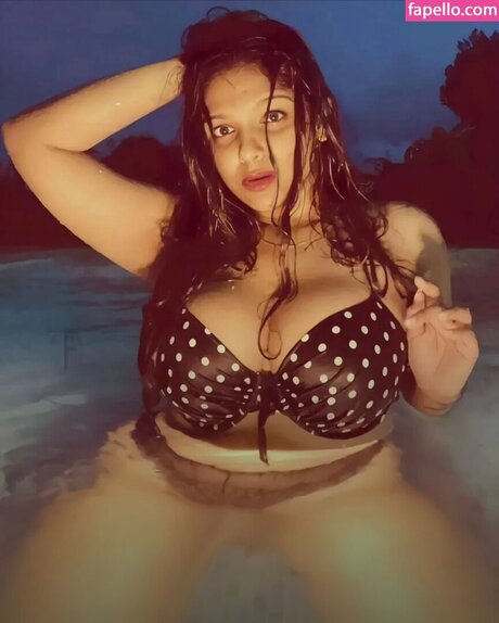 __anavrin___ high quality model photo