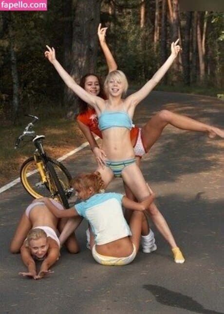 Alice Wonderbang model naked images