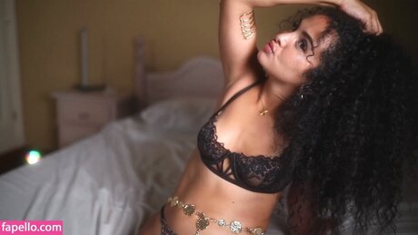 suzysuza naked actress img