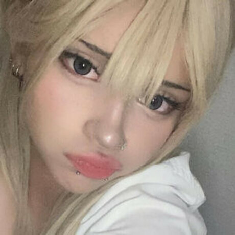 iljfgigi adult model image