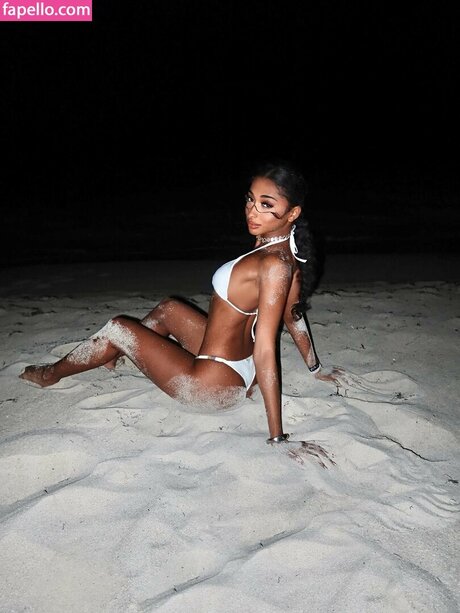 Jaya Araye Williams star erotic pics