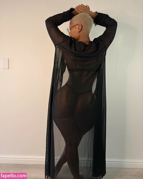 Faustina Thobakgale hot model picture