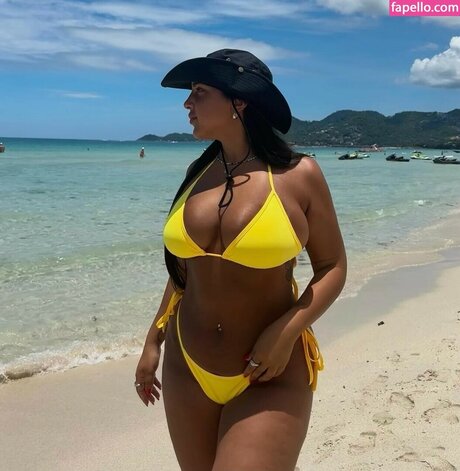 Maya Gorali star adult photo