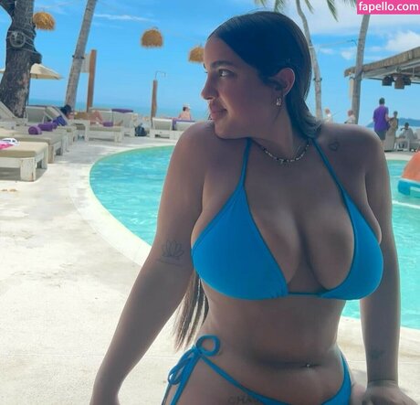 Maya Gorali model art gallery