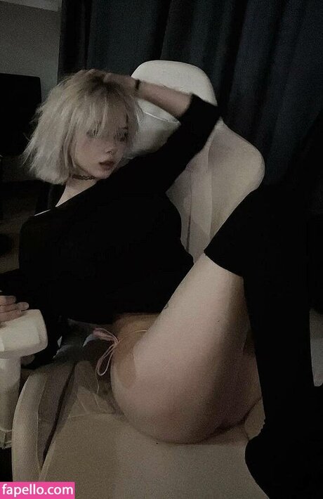 Paradoxy naked star photo