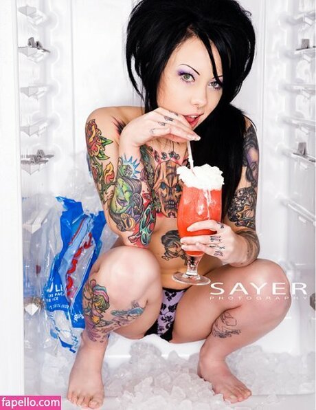 MeGaN MaSsACrE pretty model pic
