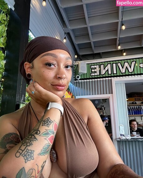 artless space hd actress images