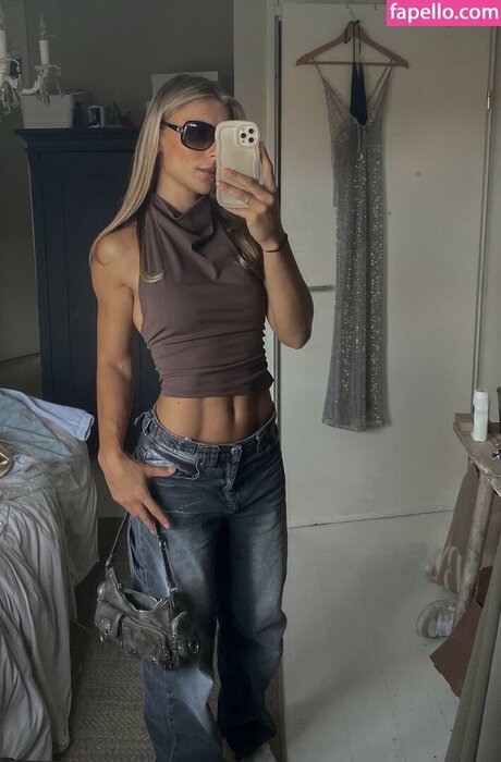 Demi Van Den Wildenberg adult model pictures