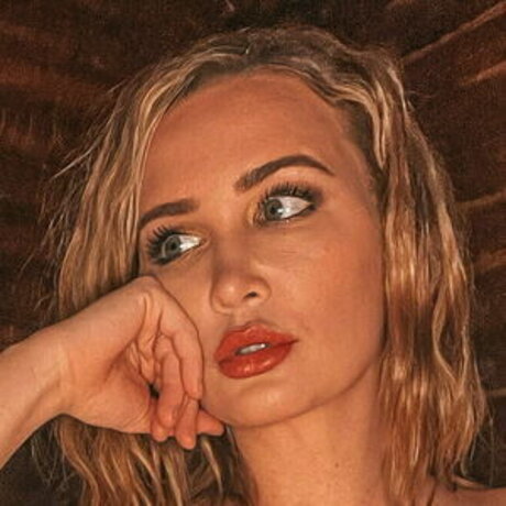 Ashley Mitchell model high quality pictures