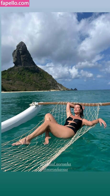 Camila Rodrigues hot star pic