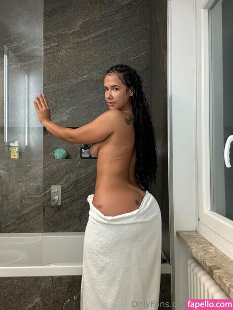 Shanny Streete star exclusive photos