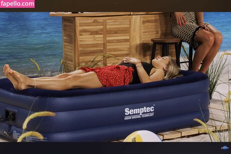 Pearl Tv Upskirt hot pornstar pic