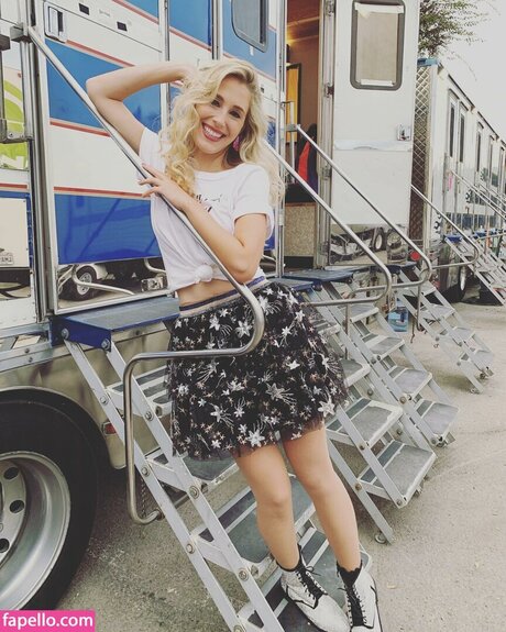 Lisa Gilroy model beautiful images