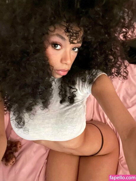 soleiljolina model high quality image