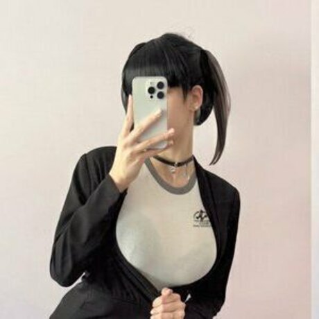 Kitsunedere model nude pic