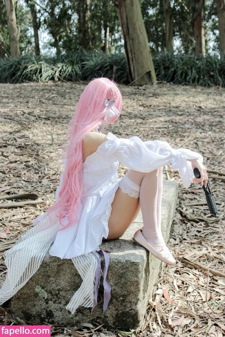 Kitsunedere model sexy pics