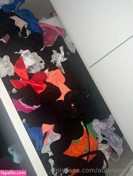 Abbie Hall top model photo