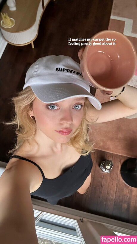 Madeleine Arthur adult actress img