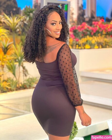 Janaina Sim es star naked photo