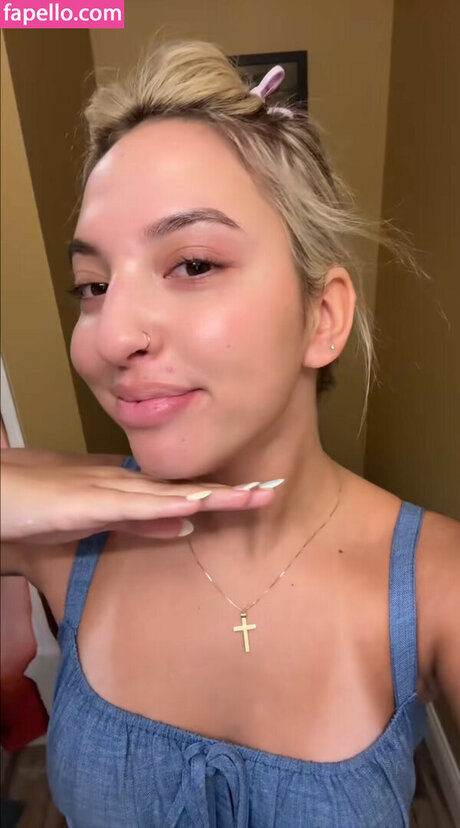 Cloud ASMR model porn images