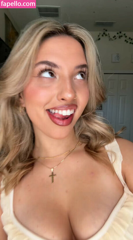 Cloud ASMR star sex pics