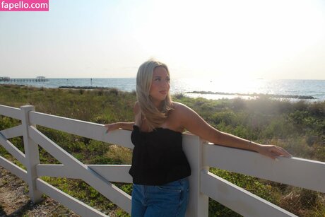 Cloud ASMR pornographic model image