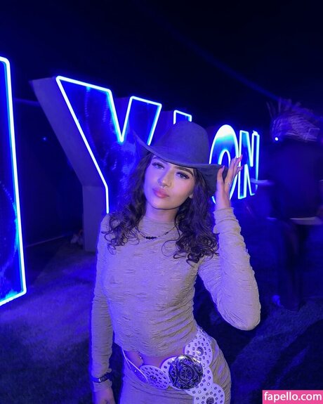 prymrr model high quality photo