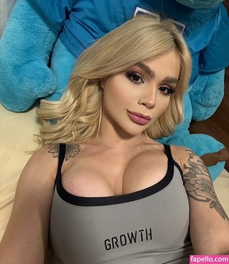 Debora Julia star hd img