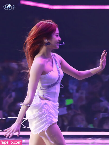 Huh Yunjin_ star exclusive gallery