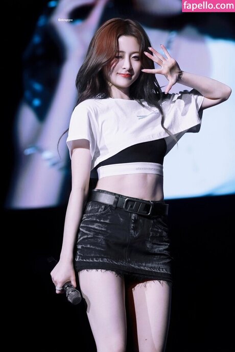 Huh Yunjin_ beautiful star pics