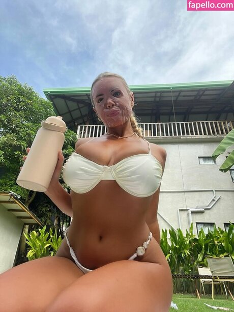 reeganbaildon_ perfect model picture