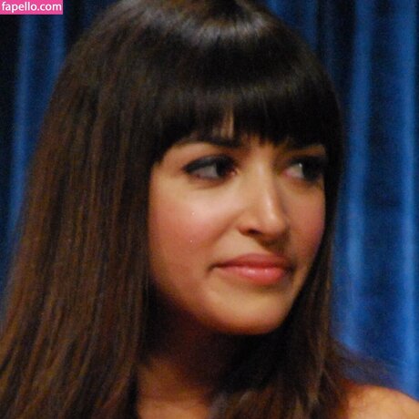 Hannah Simone model sexy images