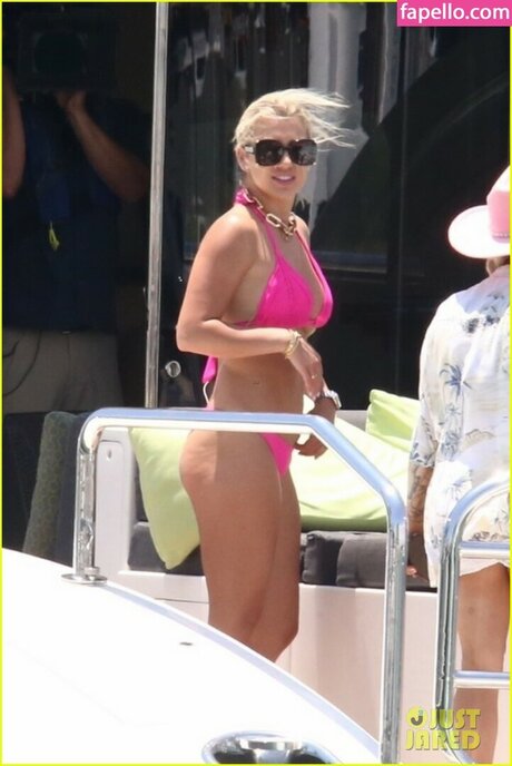 Savannah Chrisley pornographic model img