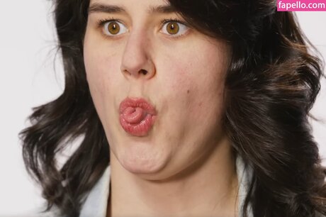 Elyse Myers model hd picture