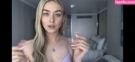 Simply Kel ASMR star naked picture