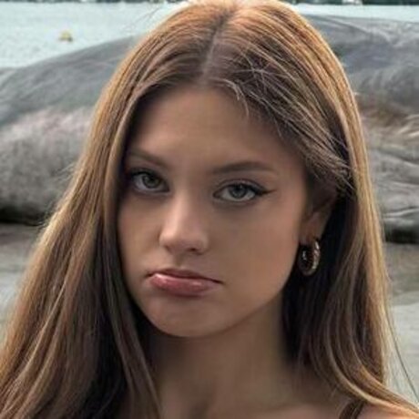 influesii753 model top picture