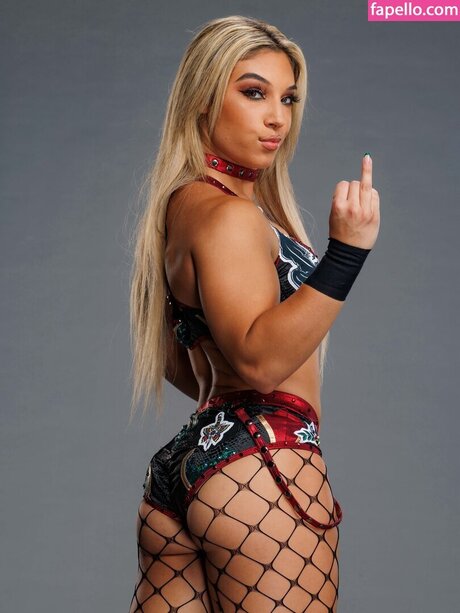 Thea Hail high quality model image