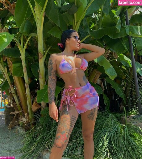 Eda G k en Kaya porn model pics