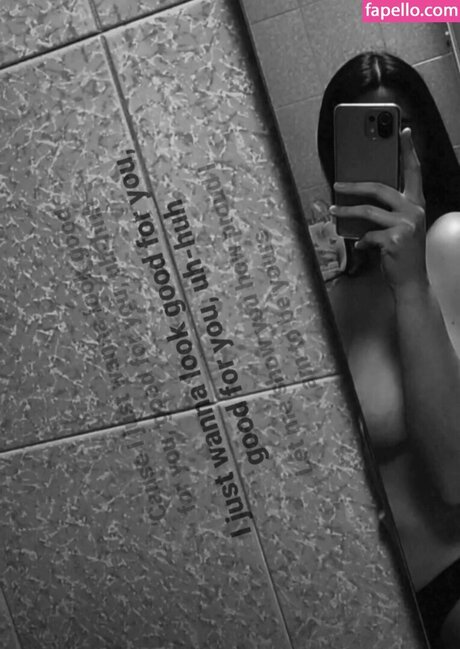 Manuela Mulligh sexy star gallery