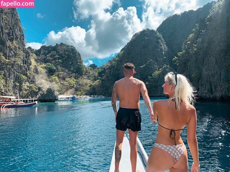 dabbleandtravel model naked photo