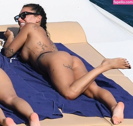 Ella Ding hd actress pic