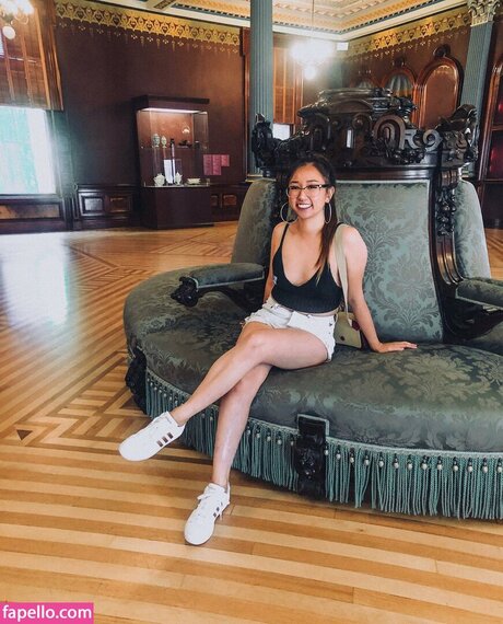 famous female onlyfans pornographic photo