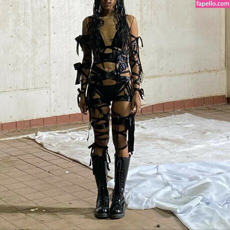 Aislinn Ritchie hot actress images