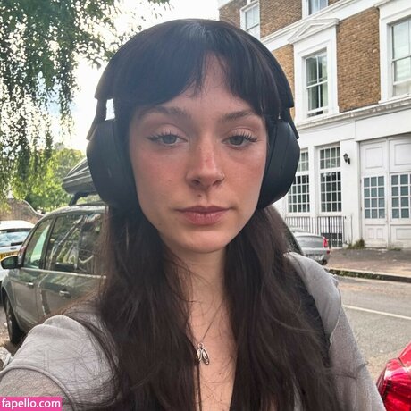 Holly Humberstone Profile pic