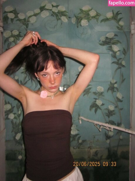 Holly Humberstone naked model photos