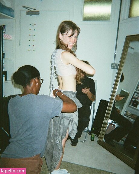 Holly Humberstone star naked images