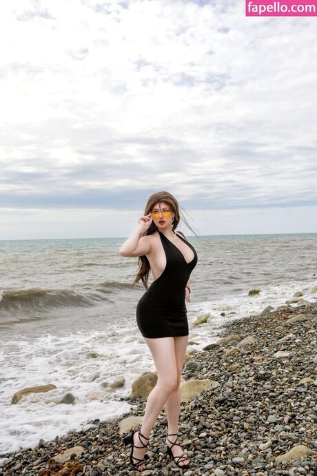 Elena Kyalviyainen art model photo